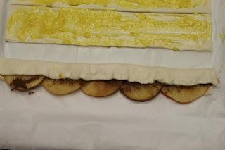 Rose di mele con pasta sfoglia e crema pasticcera Rose di mele con pasta sfoglia e crema pasticcera