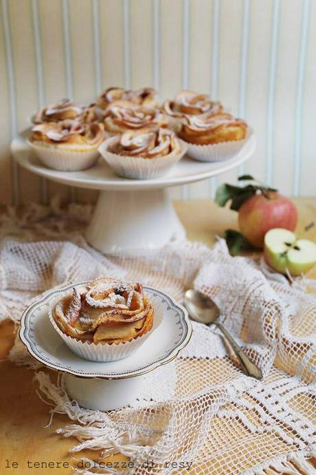 Rose di mele con pasta sfoglia e crema pasticcera Rose di mele con pasta sfoglia e crema pasticcera