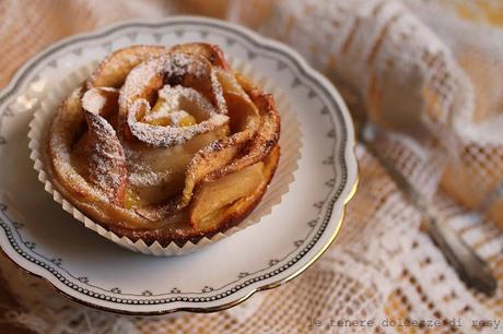 Rose di mele con pasta sfoglia e crema pasticcera Rose di mele con pasta sfoglia e crema pasticcera