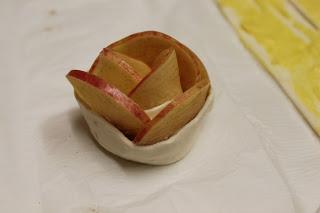 Rose di mele con pasta sfoglia e crema pasticcera Rose di mele con pasta sfoglia e crema pasticcera