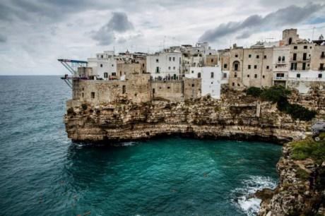 Red Bull Cliff Diving, World Series 2015: è il giorno di Polignano a Mare Polignano-a-Mare-2015-tuffi-grandi-altezze-foto-Dean-Treml-pagina-fb-Red-Bull-Cliff-Diving-800x533