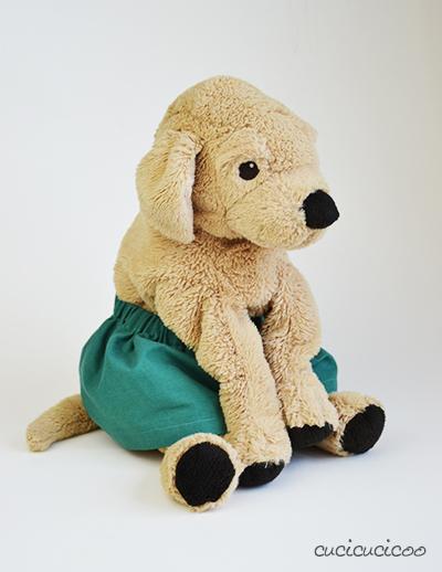 Come cucire una coulisse con elastico Come cucire una coulisse (per girovita elasticizzato). Parte della serie “Impara a Cucire a Macchina” su www.cucicucicoo.com!