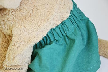 Come cucire una coulisse con elastico Come cucire una coulisse (per girovita elasticizzato). Parte della serie “Impara a Cucire a Macchina” su www.cucicucicoo.com!