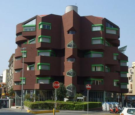 563px-Edificio_in_piazza_san_jacopino