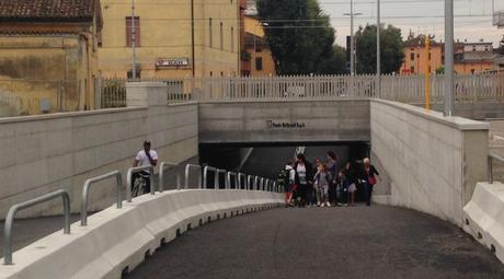Il sottopasso di via Brescia umilia le polemiche: 300 ciclisti in due ore