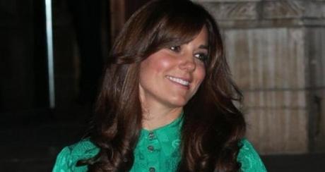 Nuovo look post-parto per Kate Middleton Kate-Middleton-con-la-frangetta