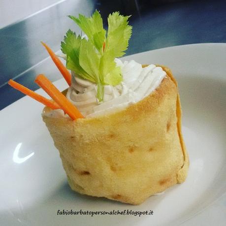 Cestino di Pane Guttiau con Mousse di Gorgonzola stick di Carote e cuore di Sedano