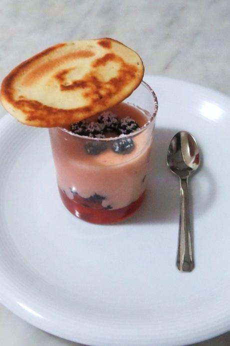 Crema di more di rovo e cialda al timo Crema di more di rovo e cialda al timo