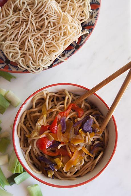 Noodles con verdure e salsa di soia