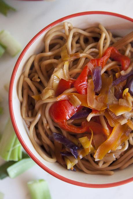 Noodles con verdure e salsa di soia