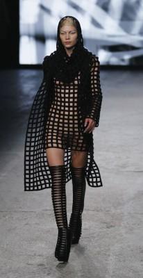 TUTTE IN GABBIA, COSA CI PROPONE DI NUOVO O RI RIVISITATO IL FASHION SYSTEM ? RETE1