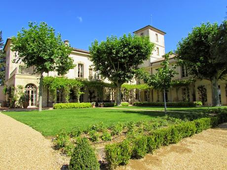 Uno splendido chateau a Sorgue in Provenza