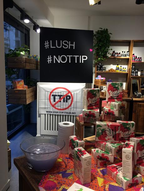 Lush, Vivienne Westwood e War On Want per fermare il TTIP