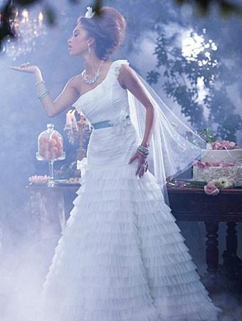 tiana-chic-wedding-dress-alfredo-angelo