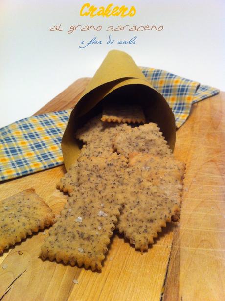 CRACKERS AL GRANO SARACENO E FIOR DI SALE