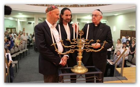 L’Ossessione di Bergoglio: “Incontro e Unità” e la Mano Tesa ai Tradizionalisti L’Ossessione di Bergoglio: “Incontro e Unità” e la Mano Tesa ai Tradizionalisti