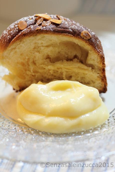 Torta brioche alla panna e crema pasticcera super veloce