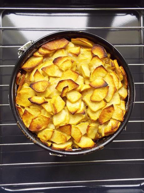 Gâteau invisible aux pommes (...ovvero la torta 99% mele)