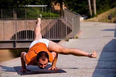 Anusara Elements Yoga: Vincenzo Gallucci 