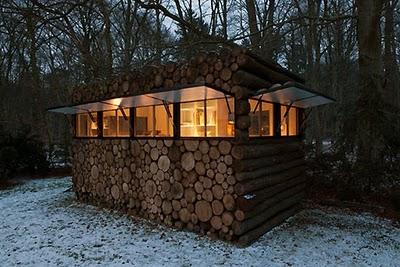 Tree-trunk garden house by Piet Hein