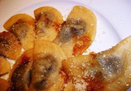 Ravioli con salsa aromatica e hamburger di frutta secca... perché niente è come sembra...