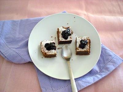 Torta Tenerina con composta di Mirtilli neri