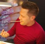 Max Braga il più talentuoso artista della Nail Art, si racconta a Planet Luxury.