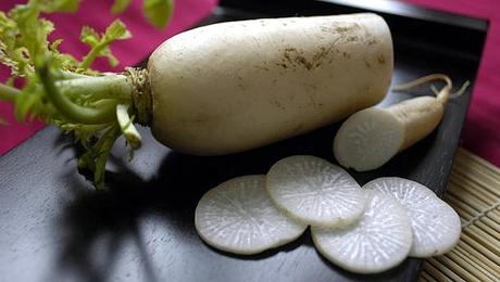 Daikon proprietà di un “carotone” esotico Daikon proprietà di un “carotone” esotico