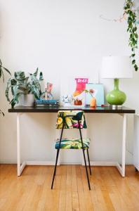 Benessere psico-fisico e verde…. Tropical-touches-in-a-Hawaii-inspired-apartment3