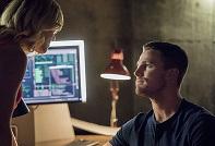 “Arrow 4”: anticipazioni sulla proposta fallita di Oliver, i flashback e quella scena finale “Arrow 4”: anticipazioni sulla proposta fallita di Oliver, i flashback e quella scena finale
