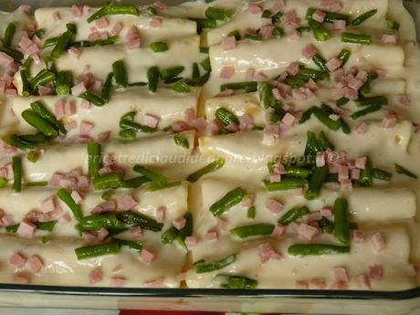 Cannelloni con fagiolini, mozzarella e prosciutto