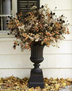 fall arrangement for the outdoors. love!