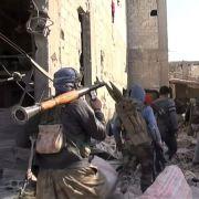 Guerriglieri curdi a Kobane (fonte: VOA)