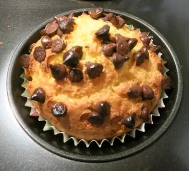 Mufin alla panna e gocce di cioccolato per Ale e Giuly e il compleanno di Mammazan Mufin alla panna e gocce di cioccolato per Ale e Giuly e il compleanno di Mammazan