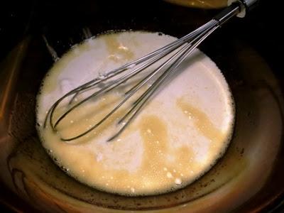 Mufin alla panna e gocce di cioccolato per Ale e Giuly e il compleanno di Mammazan Mufin alla panna e gocce di cioccolato per Ale e Giuly e il compleanno di Mammazan