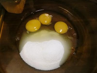 Mufin alla panna e gocce di cioccolato per Ale e Giuly e il compleanno di Mammazan Mufin alla panna e gocce di cioccolato per Ale e Giuly e il compleanno di Mammazan