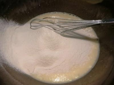 Mufin alla panna e gocce di cioccolato per Ale e Giuly e il compleanno di Mammazan Mufin alla panna e gocce di cioccolato per Ale e Giuly e il compleanno di Mammazan