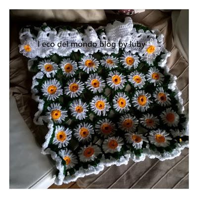 COPERTINA GRANNY SQUARE A MARGHERITE PER CULLA