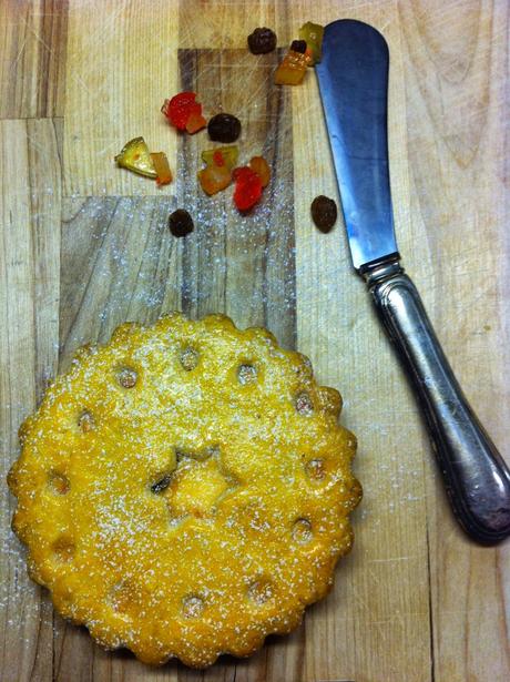 CROSTATA CON CREMA ALLA RICOTTA, CANDITI E UVA SULTANINA AL RHUM