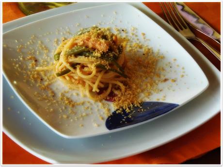 Spaghetti fagiolini, tonno e cipolla con croccante di taralli!