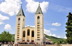 1024px-Saint_James_Church_(St._Jakov)_Medjugorje_-_Hotel_Pansion_Porta_-_Bosnia_Herzegovina_-_Creative_Commons_by_gnuckx_(4695237966)