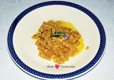 Fusilli integrali con stracchino, zucca e rosmarino