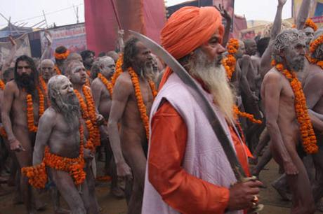 I Naga Baba in parata al Maha Kumbha Mela 2013 . Foto di Marco Restelli
