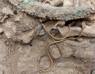 Archeologia. Scoperta la tomba di un guerriero miceneo sepolto col suo tesoro 3500 anni fa