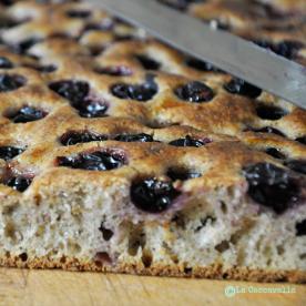 lacaccavella, focaccia, granosaraceno, uvafragola, grape, sweetbread