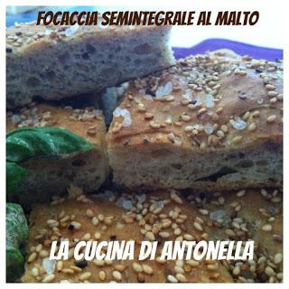 Focaccia semintegrale al malto e semi di sesamo