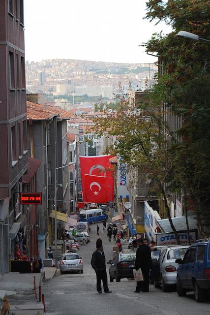 Costretti a scegliere tra libertà e sicurezza: la Turchia si è inchinata al suo sultano