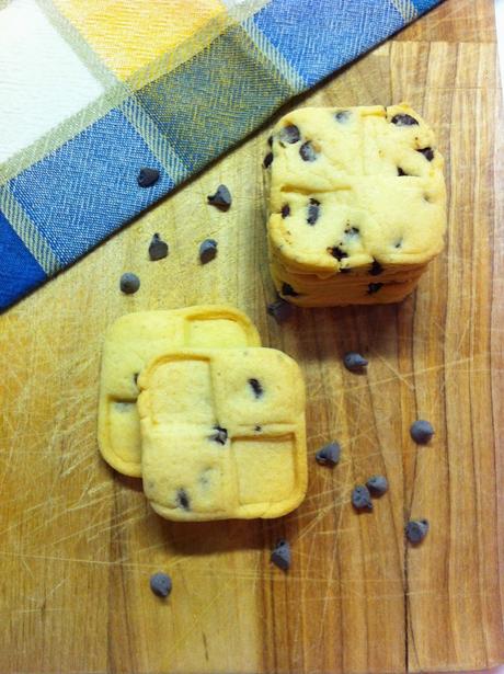 BISCOTTI AL BURRO CON GOCCE DI CIOCCOLATO FONDENTE