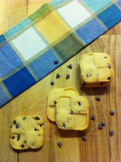 BISCOTTI AL BURRO CON GOCCE DI CIOCCOLATO FONDENTE