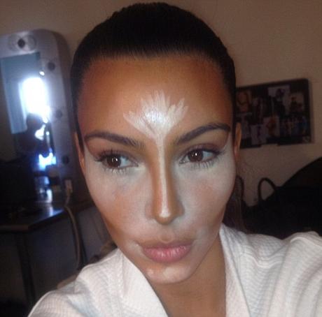 Contouring di Kim Kardashian: yes we can.